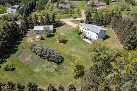 View/Area - 3105 Dublin Dr, Bismarck, ND 58503 photo 4 of 10