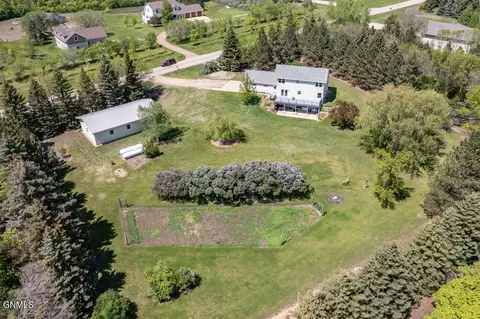 View/Area - 3105 Dublin Dr, Bismarck, ND 58503 photo 1 of 10