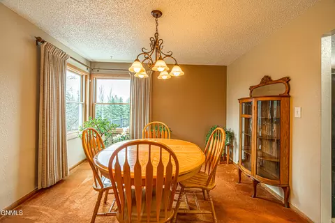 Dining - 3105 Dublin Dr, Bismarck, ND 58503 photo 3 of 4