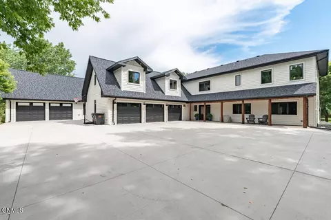 4305 Wildwood St, Bismarck, ND 58503