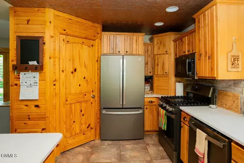 Kitchen - 5575 Co Rd 63, Adrian, ND 58472 photo 6 of 9