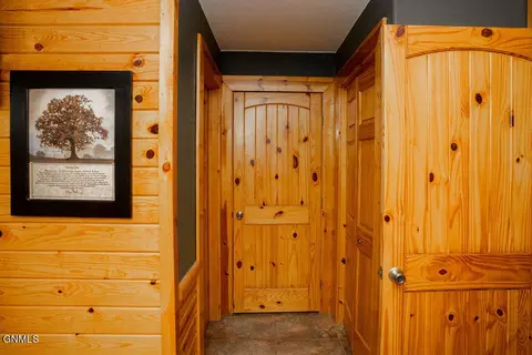 Entry Way - 5575 Co Rd 63, Adrian, ND 58472 photo 2 of 4
