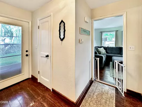 Entry Way - 117 18th St E, Williston, ND 58801 photo 4 of 6