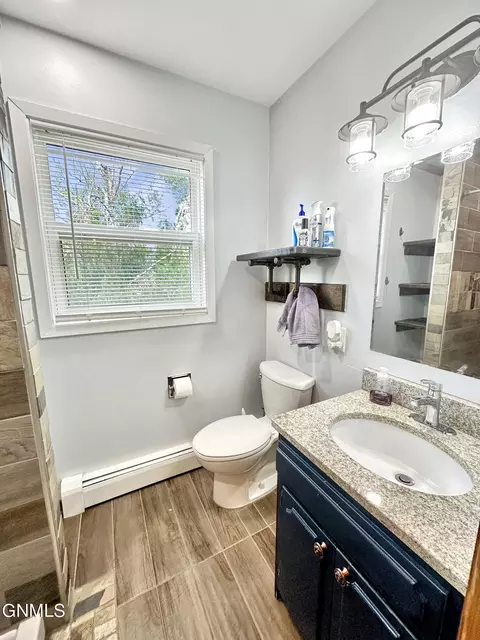 Bath - 117 18th St E, Williston, ND 58801 photo 3 of 6