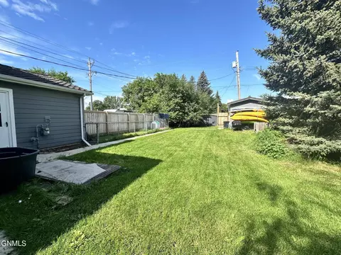 Exterior - 117 18th St E, Williston, ND 58801 photo 8 of 9