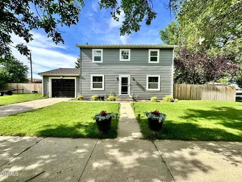 Exterior - 117 18th St E, Williston, ND 58801 photo 3 of 9