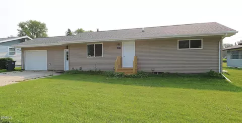 305 Peterson St, Lignite, ND 58752