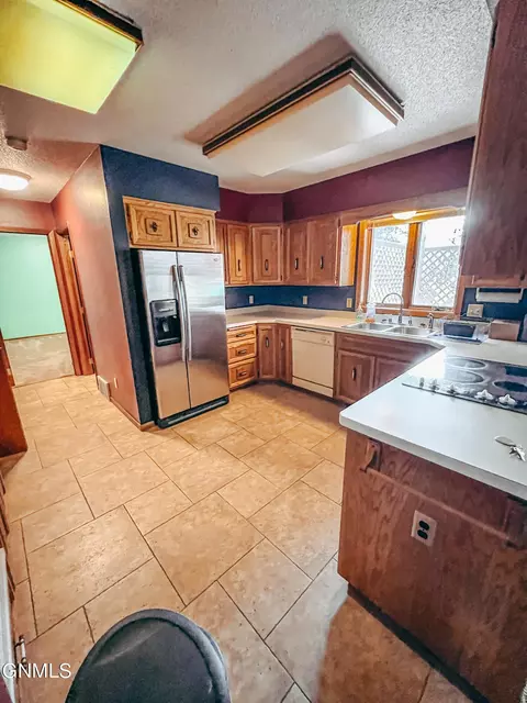 2213 Main Ct, Williston, ND 58801 photo 11