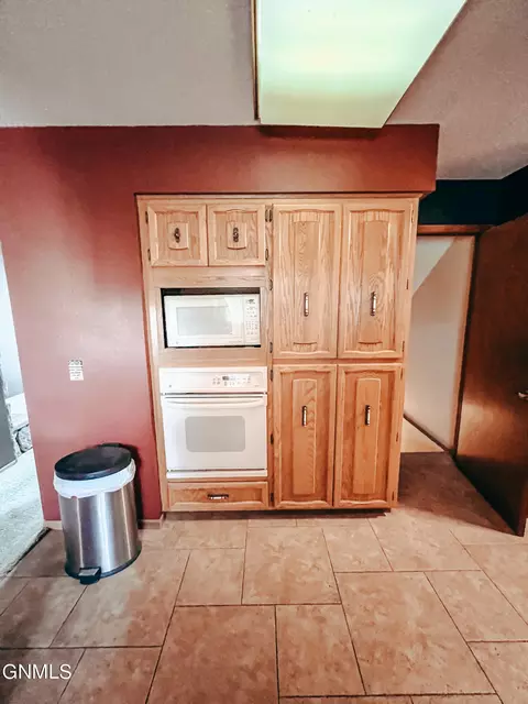 2213 Main Ct, Williston, ND 58801 photo 12