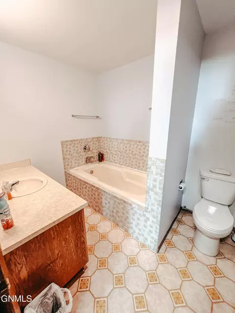 2213 Main Ct, Williston, ND 58801 photo 20