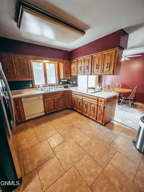 2213 Main Ct, Williston, ND 58801 photo 10