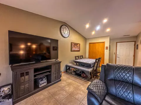 2100 Sundancer Loop SE, Mandan, ND 58554 photo 18