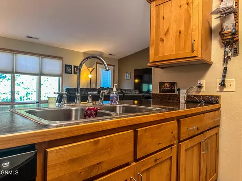 2100 Sundancer Loop SE, Mandan, ND 58554 photo 8