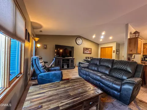 2100 Sundancer Loop SE, Mandan, ND 58554 photo 17