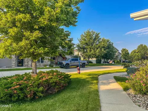 2100 Sundancer Loop SE, Mandan, ND 58554 photo 34