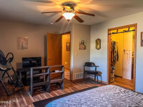 2100 Sundancer Loop SE, Mandan, ND 58554 photo 23