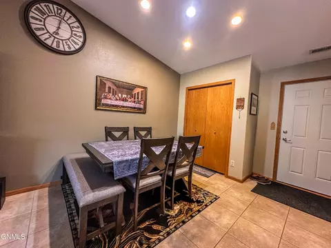 2100 Sundancer Loop SE, Mandan, ND 58554 photo 14