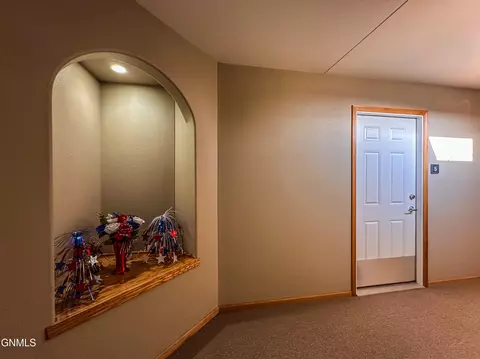2100 Sundancer Loop SE, Mandan, ND 58554 photo 36