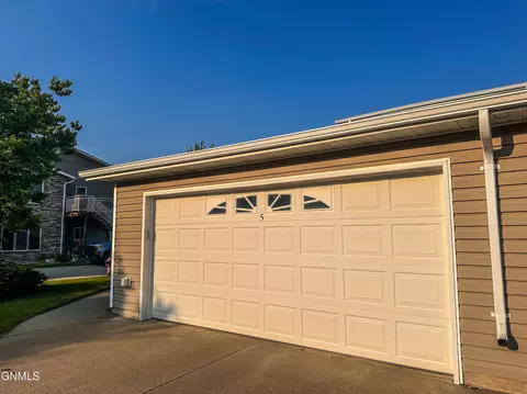 2100 Sundancer Loop SE, Mandan, ND 58554 photo 38