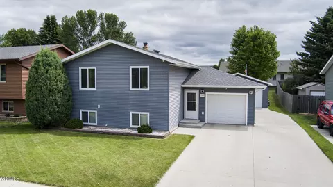 3705 Montreal St, Bismarck, ND 58503