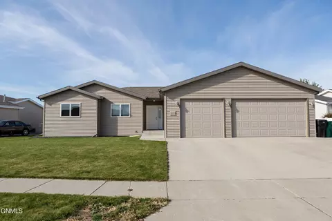 3330 Frost Ln, Bismarck, ND 58503