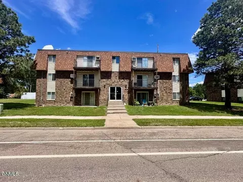 2812 E Rosser Ave, Bismarck, ND 58501