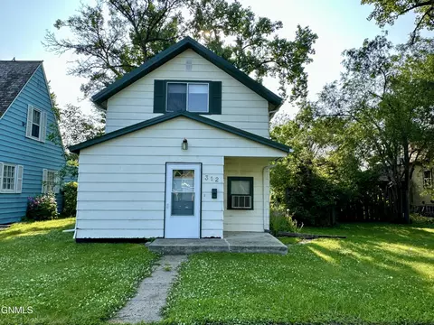 312 6th Ave NE, Jamestown, ND 58401
