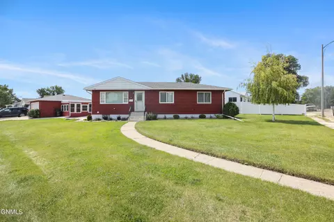 501 12th St W, Williston, ND 58801