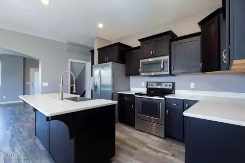 4001 E Calgary Ave, Bismarck, ND 58503 photo 5