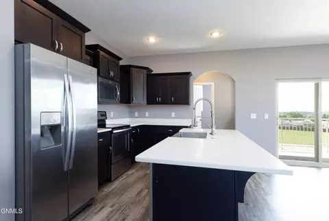 4001 E Calgary Ave, Bismarck, ND 58503 photo 2