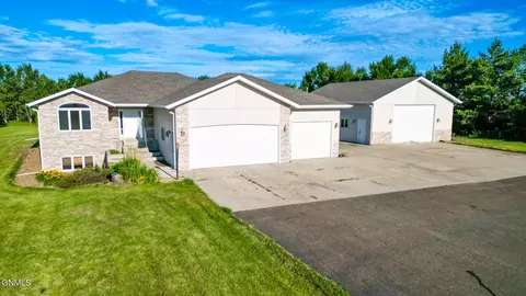 7510 Hightop Ln, Bismarck, ND 58503