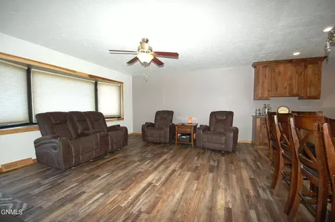 718 9th St SW, Sidney, MT 59270 photo 3