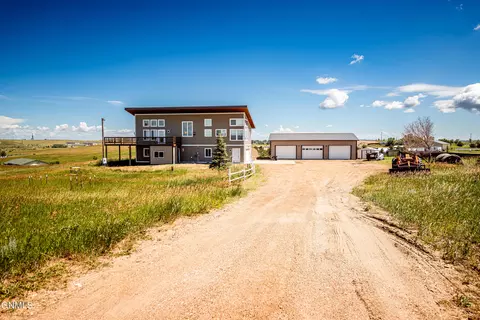 908 14th St SW, Watford City, ND 58854