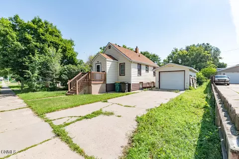 921 N 13th St, Bismarck, ND 58501