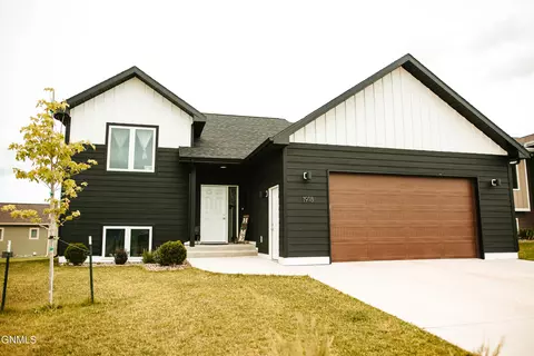 1918 Winterhawk Trl, Watford City, ND 58854