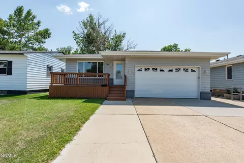 1561 1st St W, Dickinson, ND 58601