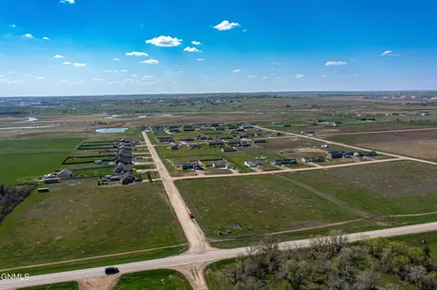 5470 Nicholas Ave, Williston, ND 58801 photo 1