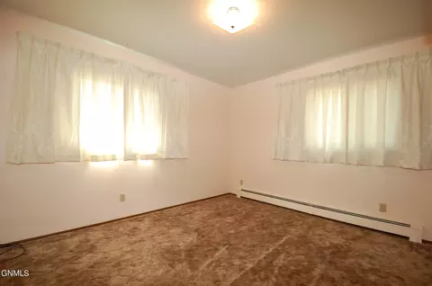 Bedroom - 1102 Safflower Ln, Sidney, MT 59270 photo 3 of 5