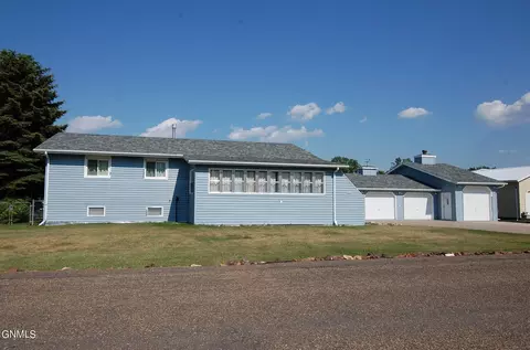 1102 Safflower Ln, Sidney, MT 59270