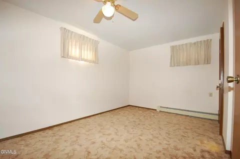 Bedroom - 1102 Safflower Ln, Sidney, MT 59270 photo 4 of 5
