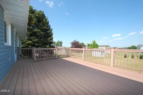Exterior - 1102 Safflower Ln, Sidney, MT 59270 photo 2 of 5