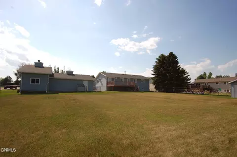 Exterior - 1102 Safflower Ln, Sidney, MT 59270 photo 4 of 5