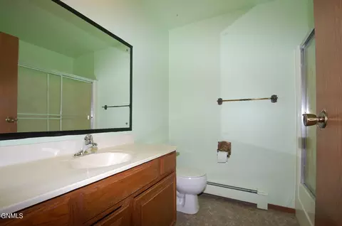 Bath - 1102 Safflower Ln, Sidney, MT 59270 photo 2 of 3