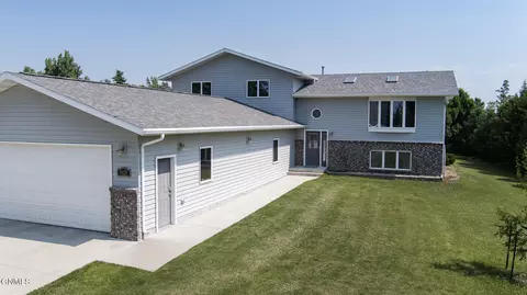 Exterior - 5027 Flatrock Loop, Bismarck, ND 58503 photo 22 of 23