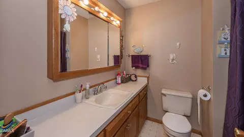 Bath - 5027 Flatrock Loop, Bismarck, ND 58503 photo 1 of 4