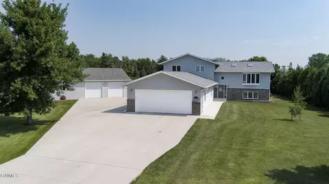 Exterior - 5027 Flatrock Loop, Bismarck, ND 58503 photo 20 of 23