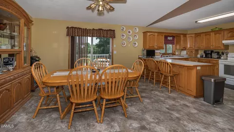 Dining - 5027 Flatrock Loop, Bismarck, ND 58503 photo 2 of 3