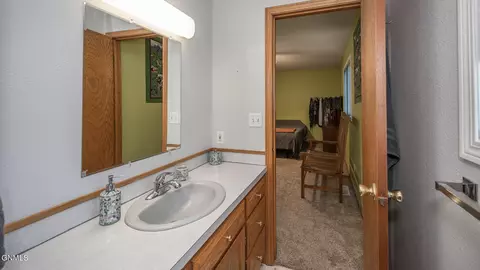 Bath - 5027 Flatrock Loop, Bismarck, ND 58503 photo 3 of 4