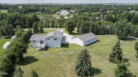 View/Area - 5027 Flatrock Loop, Bismarck, ND 58503 photo 5 of 11
