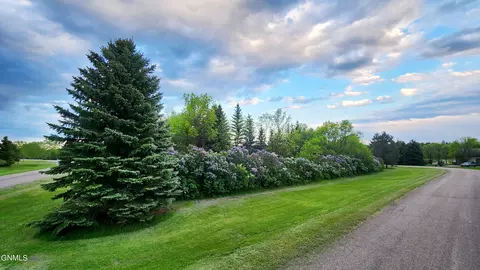 Exterior - 5027 Flatrock Loop, Bismarck, ND 58503 photo 18 of 23
